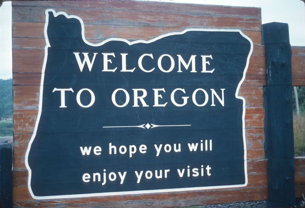 Welcome to Oregon sign